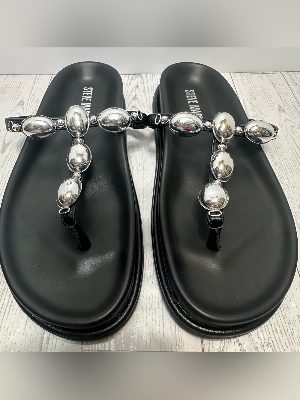 NWT - Steve Madden ‘Zaire’ T-Strap Black Sandals w/Silver Beaded Detail; Sz 6